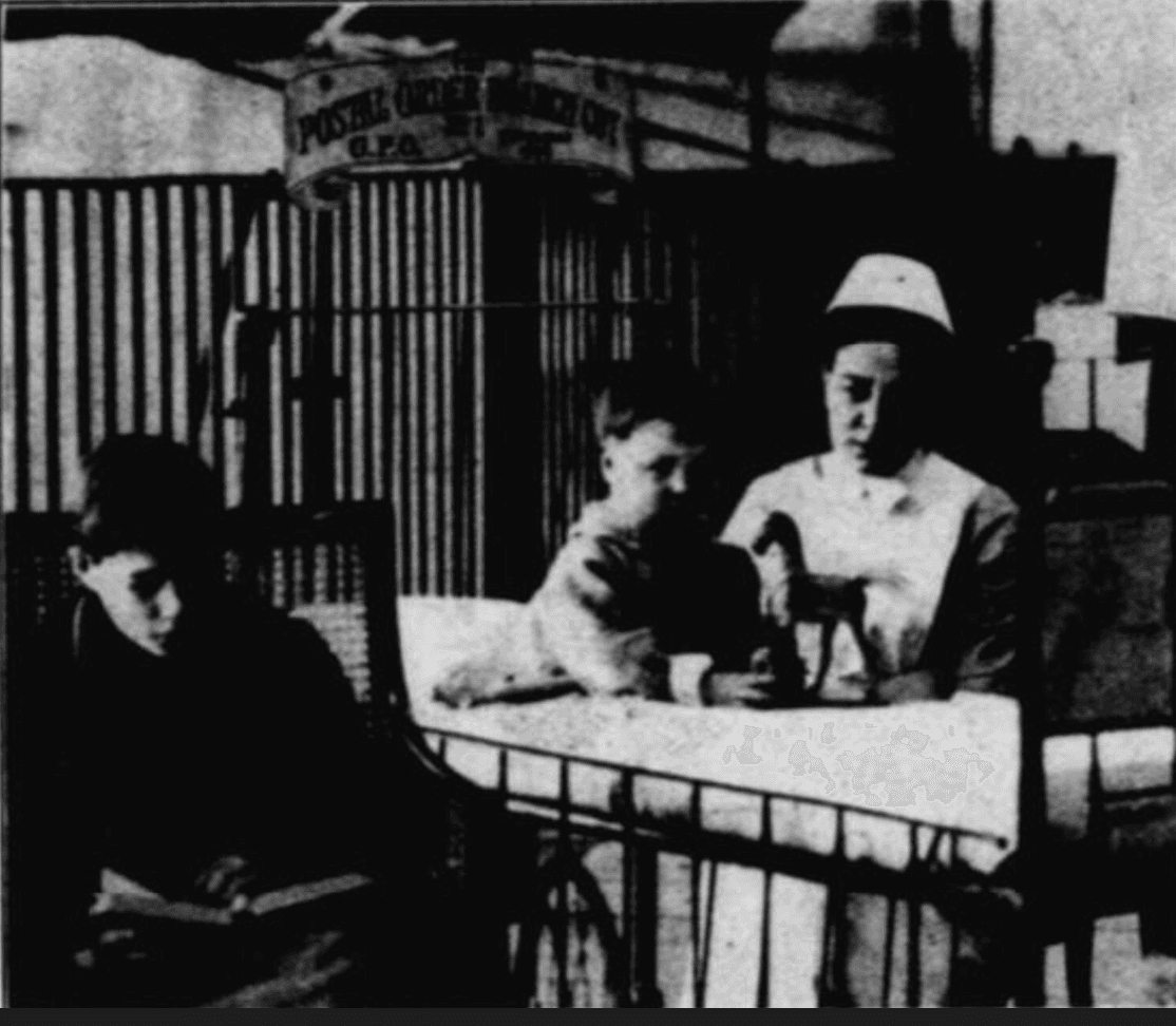 Inside the Queen’s Hospital for Children in 1915